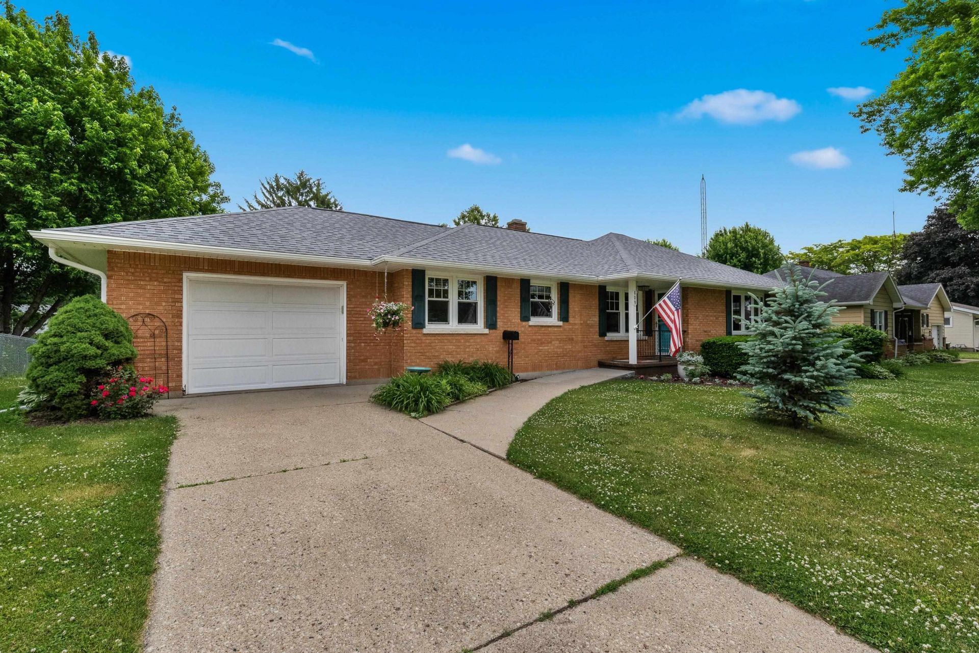 809 Grove Street, Beaver Dam, WI 53916 Main Photo