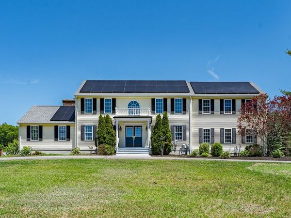 27 Charles Ave, Uxbridge, MA 01569