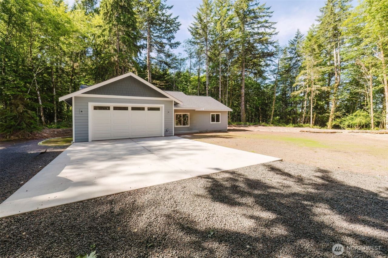 61 E Olyview Place, Grapeview, WA 98546