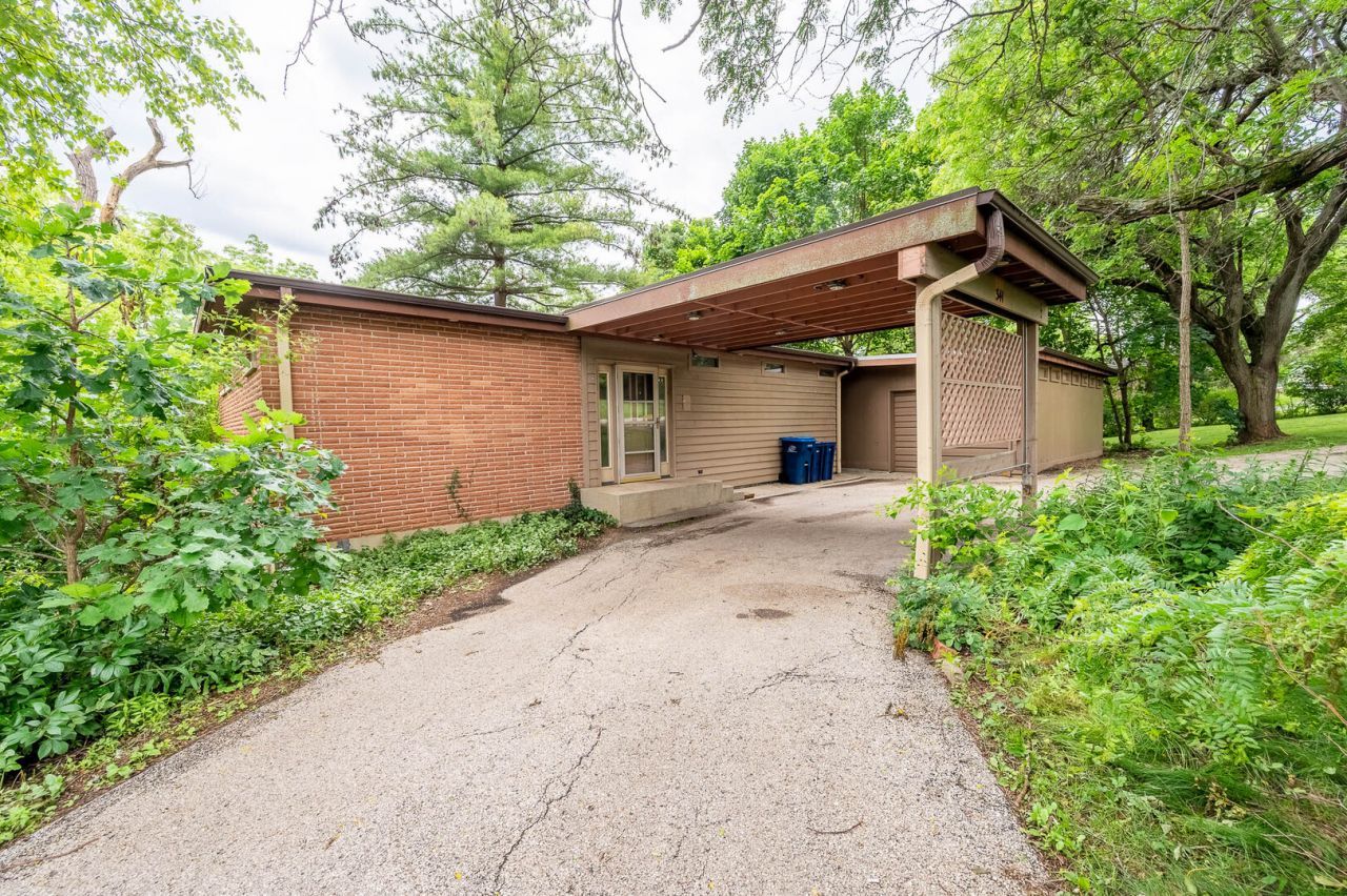 341 Hickory Haven Drive E, Gurnee, IL 60031 Main Photo