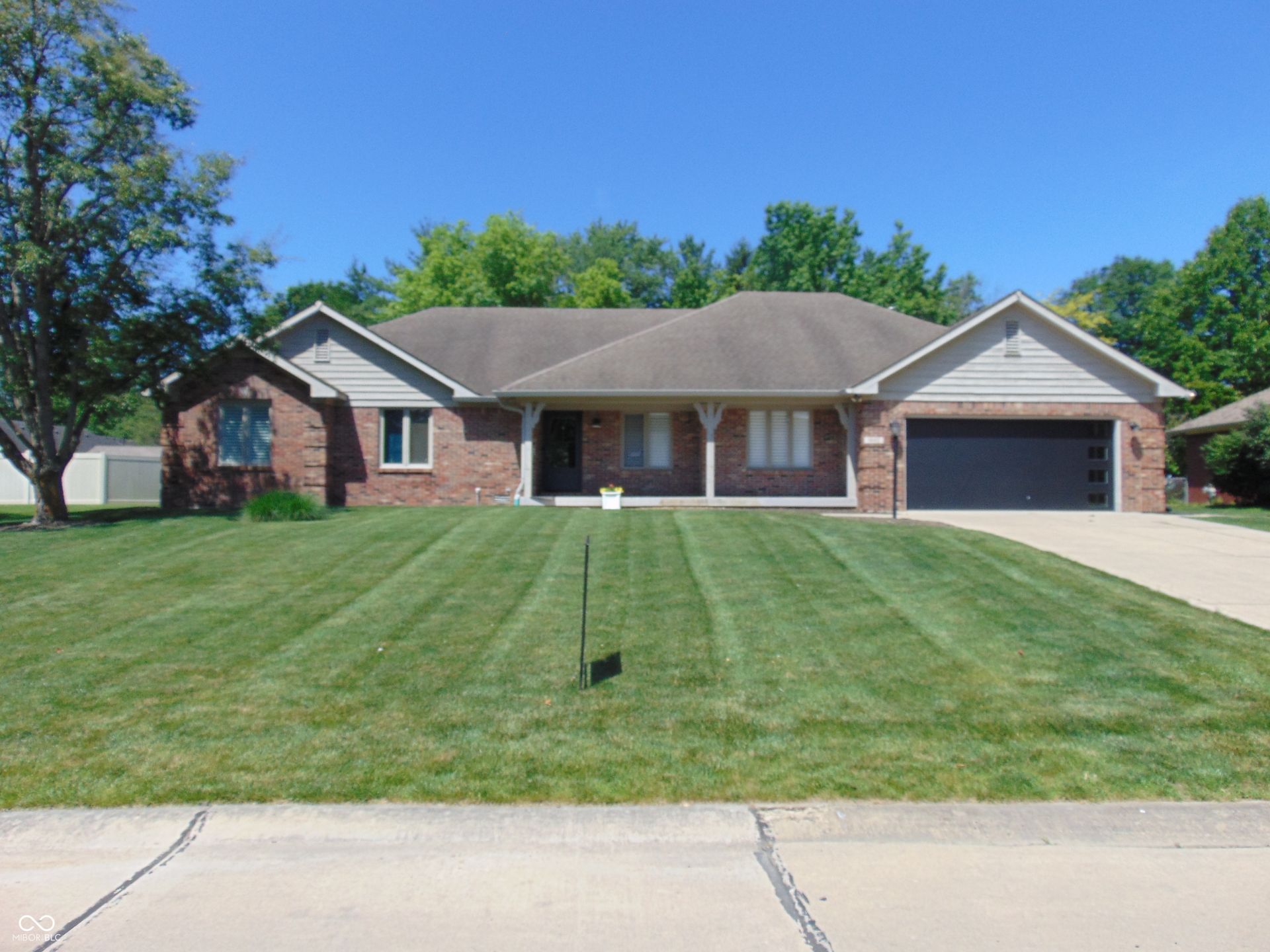 1440 Paris Drive, Franklin, IN 46131 Main Photo