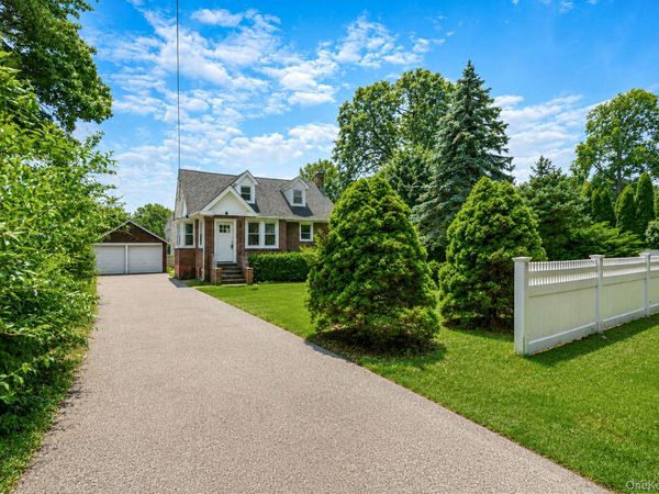 44 Elizabeth Avenue , Smithtown, NY 11787