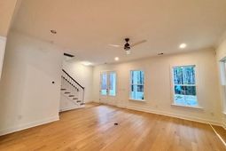 901 Monmouth St  photo 4