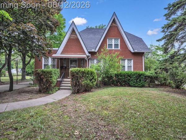 17321 E 11 Mile Road, Roseville, MI 48066