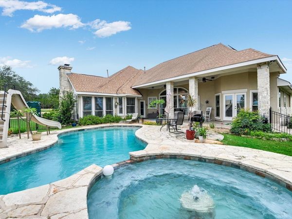 300 Valley Oak DR, Dripping Springs, TX 78620