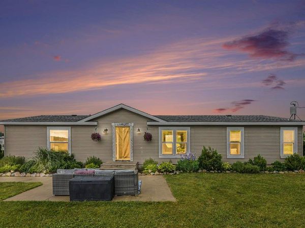 14625 Springwood, Charlevoix, MI 49720