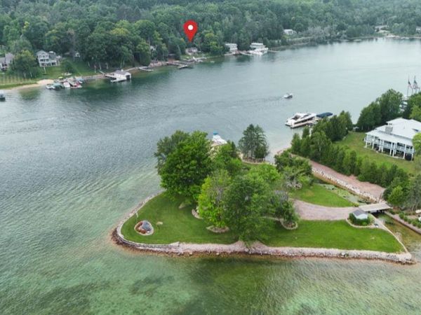 2974 N M-66 Highway, Charlevoix, MI 49720