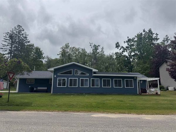 15105 Beaumont Drive, Cheboygan, MI 49721