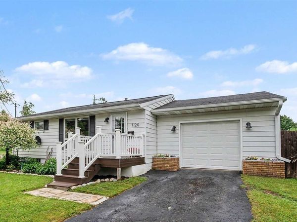 1120 Waukazoo Avenue, Petoskey, MI 49770