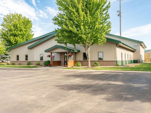 800 6th Street NW, New Prague, MN 56071