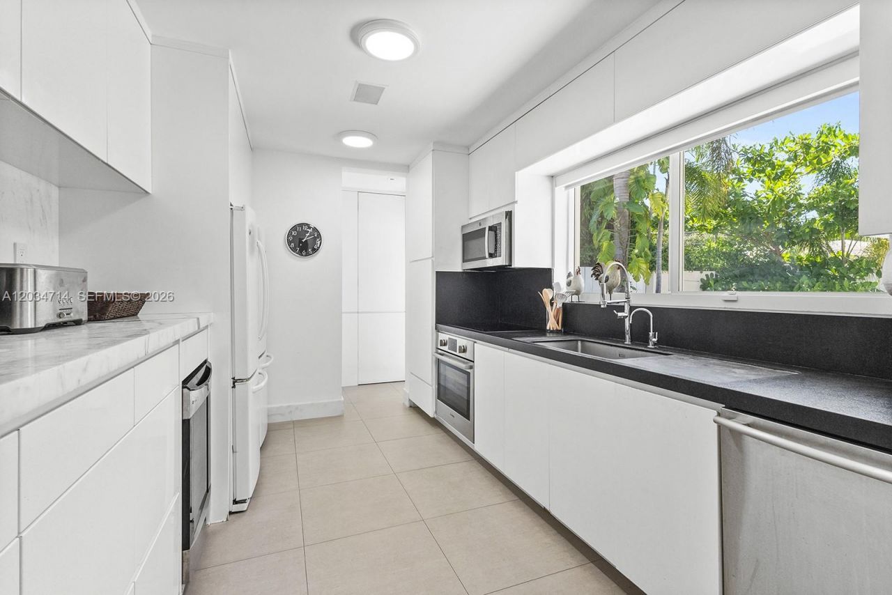 533 NE 52 Ter, Unit ., Miami, FL 33137 Photo