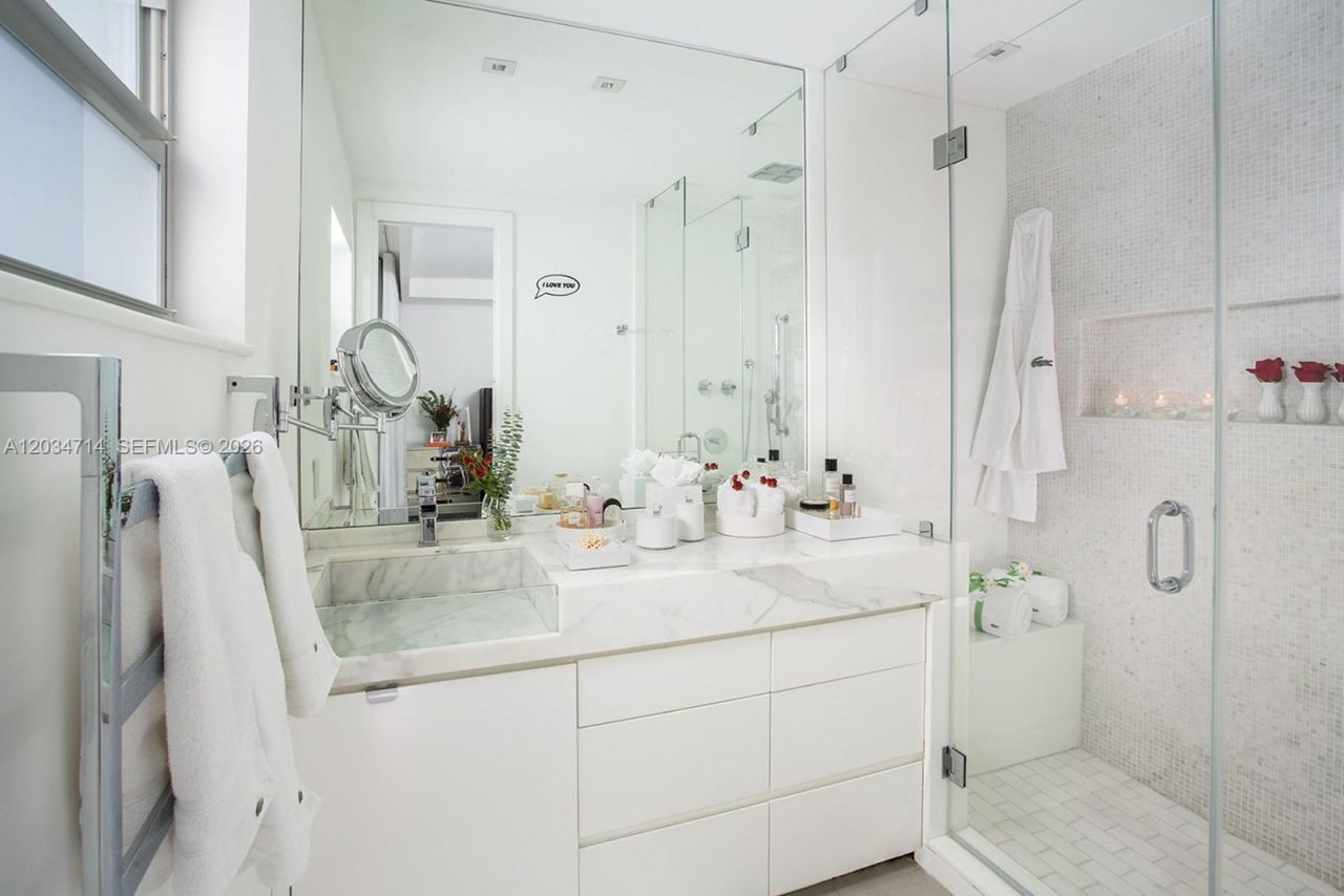 533 NE 52 Ter , Unit ., Miami, FL 33137 Photo