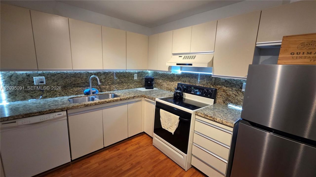 18151 NE 31 Ct, Unit 908, Aventura, FL 33160 Photo