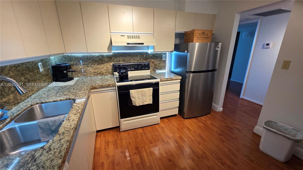 18151 NE 31 Ct, Unit 908, Aventura, FL 33160 Photo