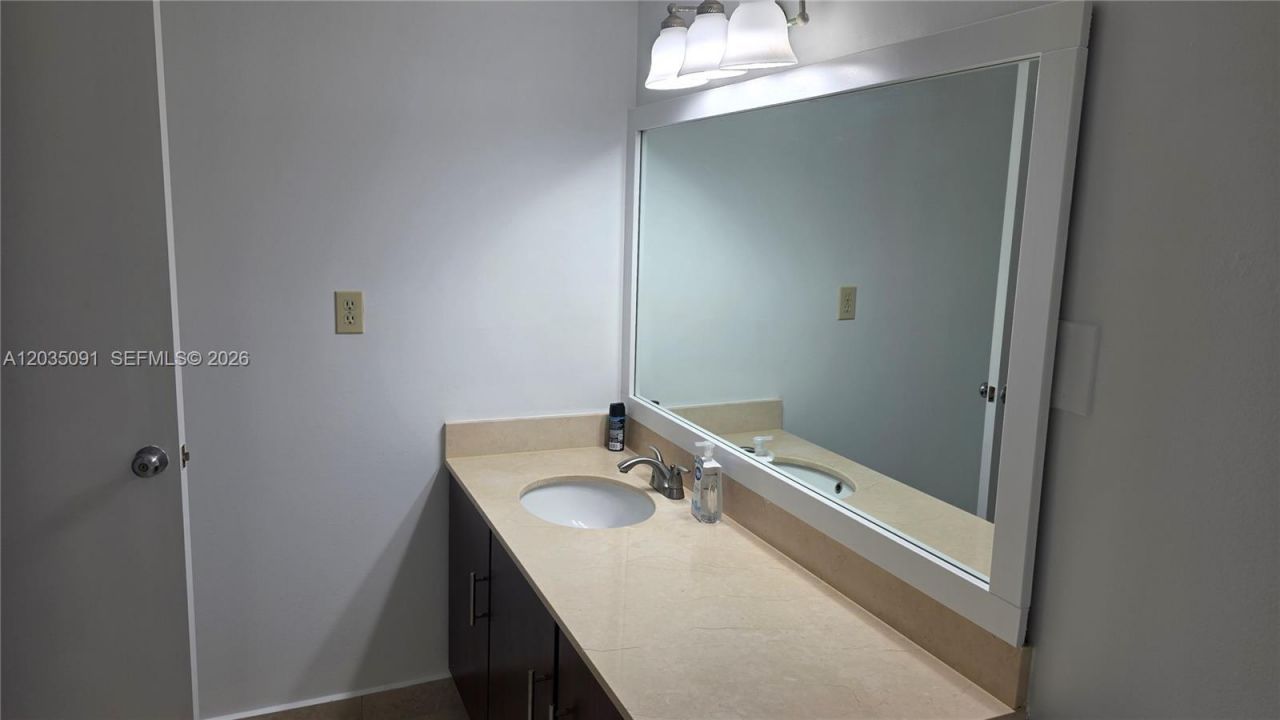 18151 NE 31 Ct , Unit 908, Aventura, FL 33160 Photo