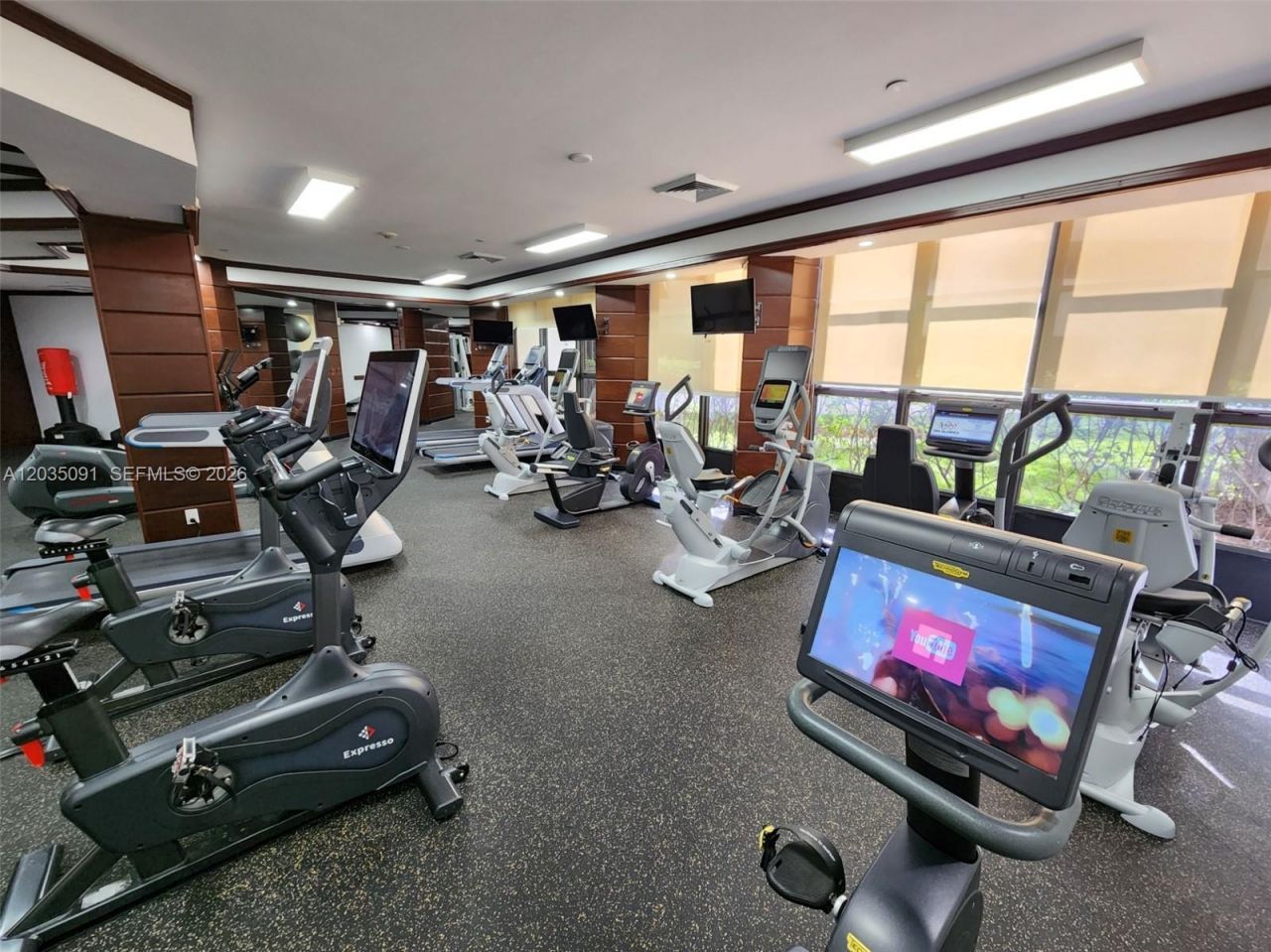 18151 NE 31 Ct , Unit 908, Aventura, FL 33160 Photo