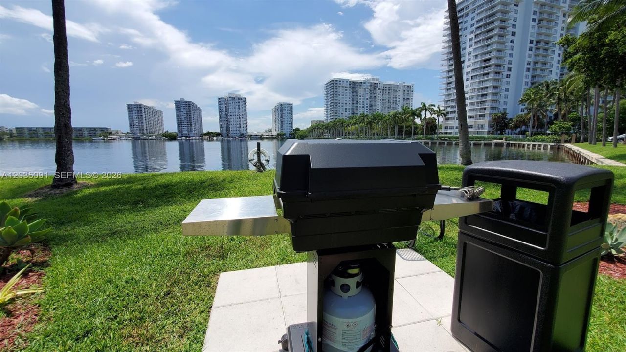 18151 NE 31 Ct, Unit 908, Aventura, FL 33160 Photo