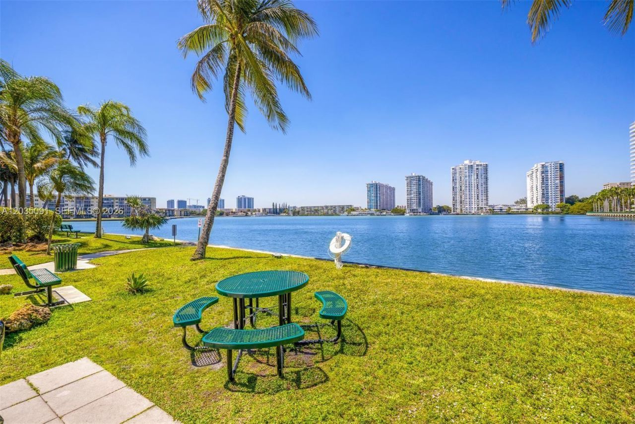 18151 NE 31 Ct, Unit 908, Aventura, FL 33160 Photo
