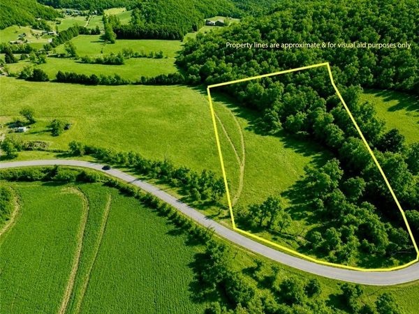Latto Road SE, Uhrichsville, OH 44683