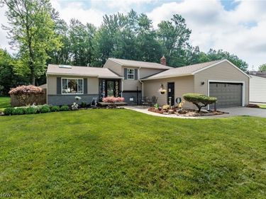 8543 Greenbriar Drive, Olmsted Twp, OH 44138