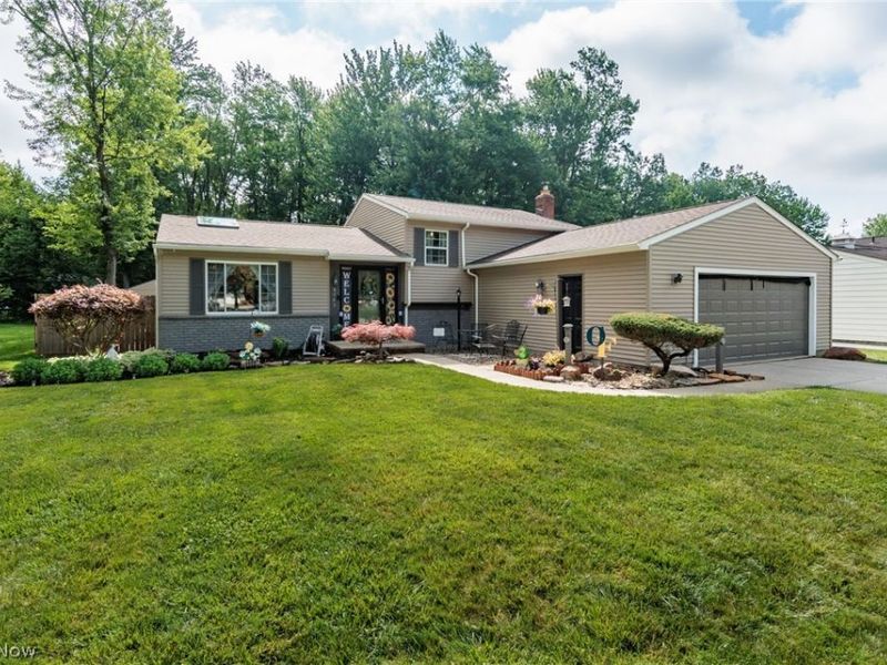 8543 Greenbriar Drive , Olmsted Township, OH 44138 Photo 1