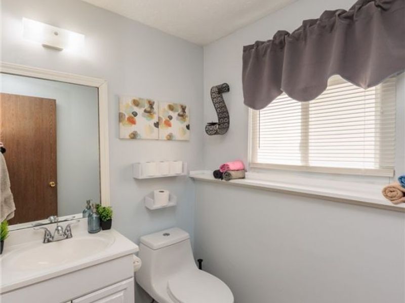 8543 Greenbriar Drive , Olmsted Township, OH 44138 Photo 15