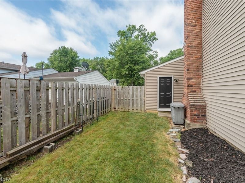 8543 Greenbriar Drive , Olmsted Township, OH 44138 Photo 22
