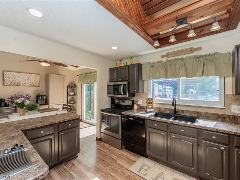 8543 Greenbriar Drive , Olmsted Township, OH 44138 Photo 6