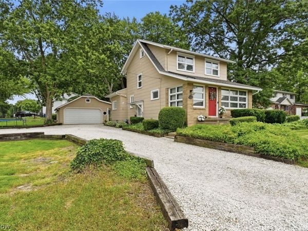 8562 Essex Avenue NW, North Canton, OH 44720