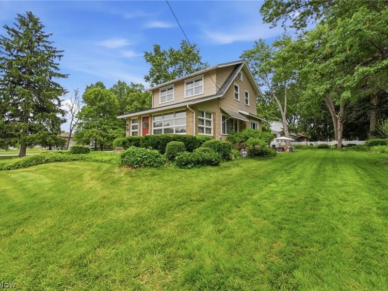 8562 Essex Avenue NW, North Canton, OH 44720 Photo 3