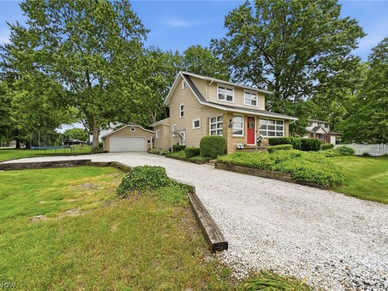 8562 Essex Avenue NW, North Canton, OH 44720 Photo 4