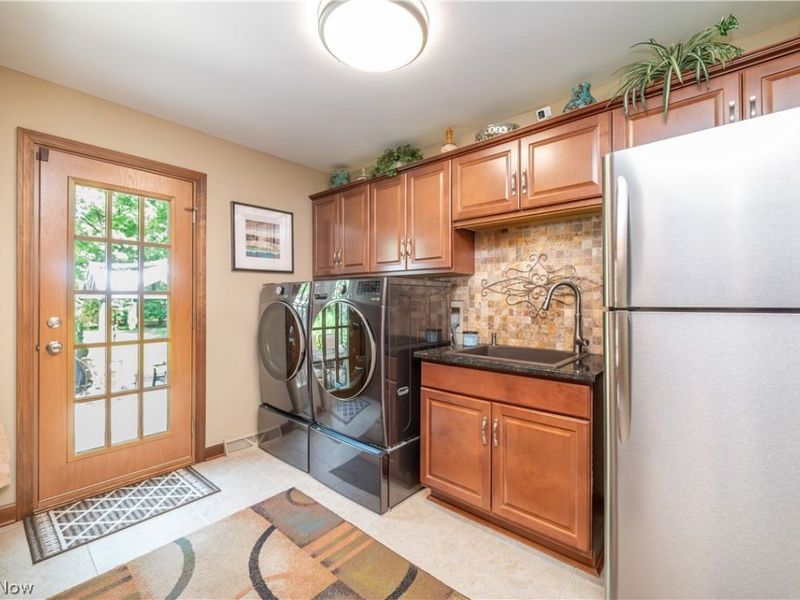 5581 Kingwood Lane, Girard, OH 44420 Photo 11