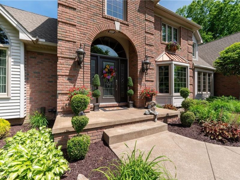5581 Kingwood Lane, Girard, OH 44420 Photo 2