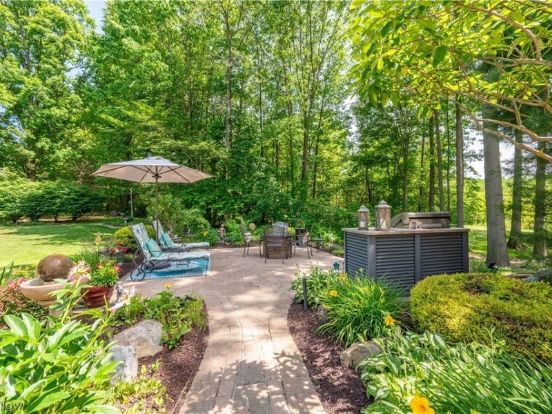 5581 Kingwood Lane, Girard, OH 44420 Photo 6