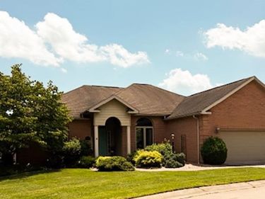 4 Greenmont Gardens , Vienna, WV 26105