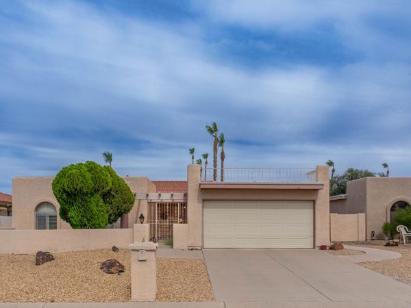 26213 S LAKEWOOD Drive, Unit 18, Sun Lakes, AZ 85248