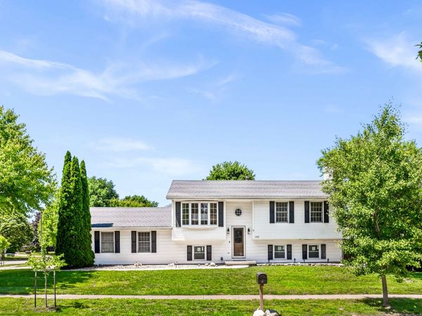 2102 Pacific Avenue , Bloomington, IL 61701