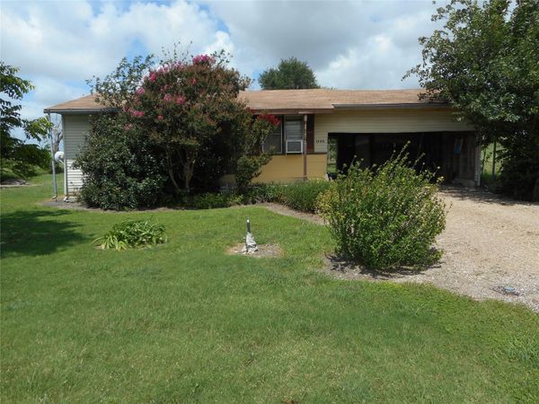 1900 S Main ST, Taylor, TX 76574