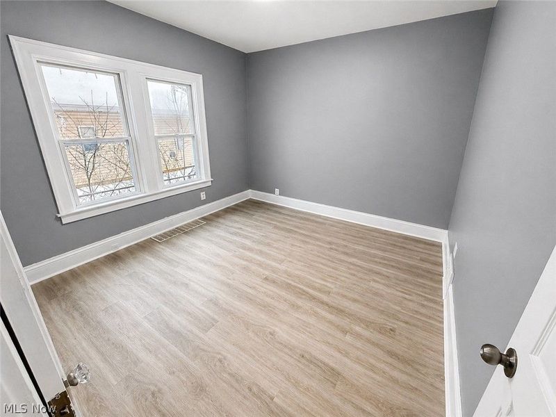 908 Work Drive , Akron, OH 44320 Photo 5