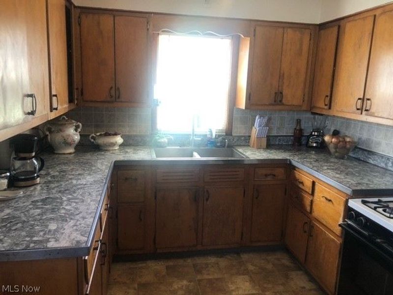 7002 Flowerdale Avenue, Cleveland, OH 44144 Photo 5