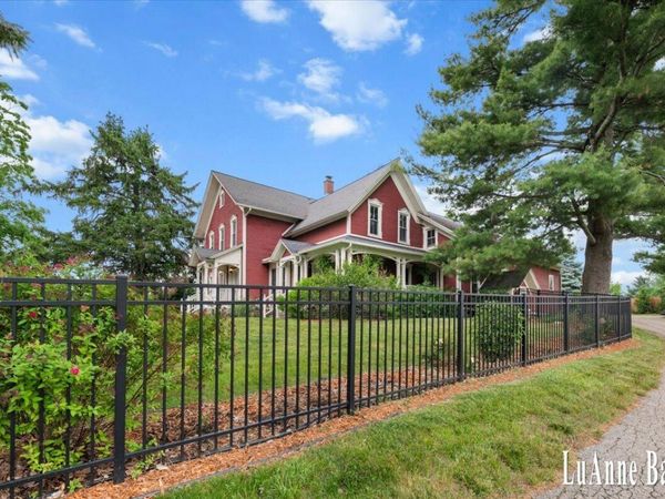 273 W Division Street NE, Rockford, MI 49341