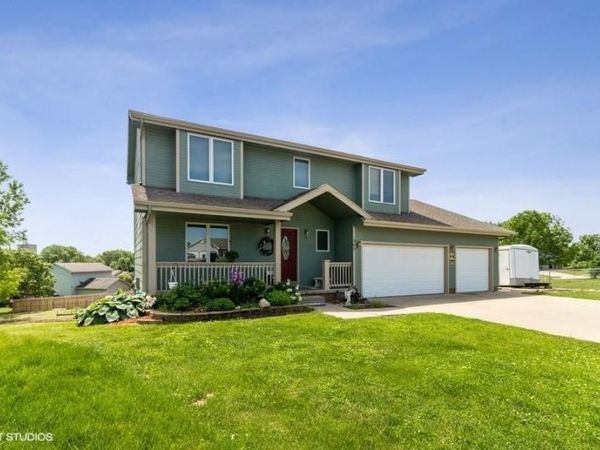 305 Marshall Court , Runnells, IA 50237