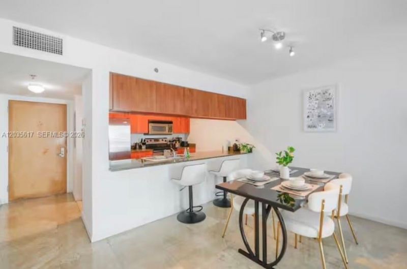 1200 Brickell Bay Dr, Unit 3318, Miami, FL 33131 Photo