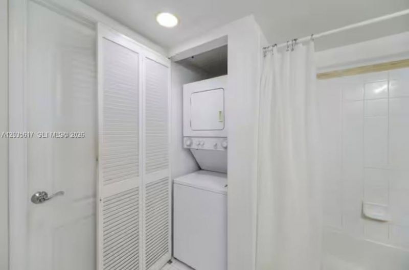 1200 Brickell Bay Dr, Unit 3318, Miami, FL 33131 Photo