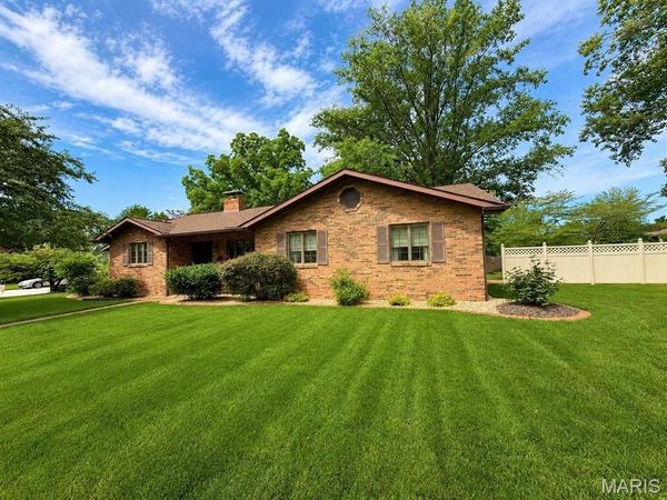315 Pin Oak Street , Trenton, IL 62293