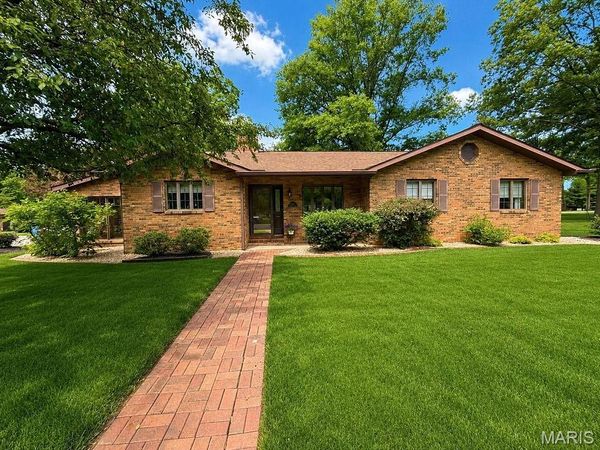 315 Pin Oak Street , Trenton, IL 62293