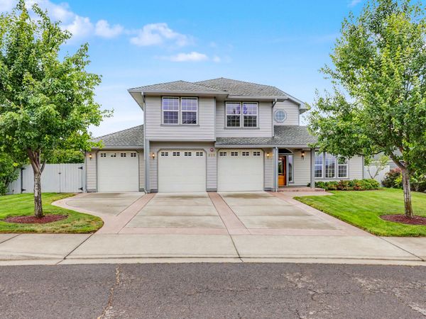 825 Amerman Drive, Phoenix, OR 97535