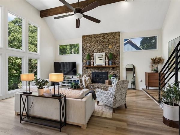 708 LAKE FOREST Drive, Bonner Springs, KS 66012