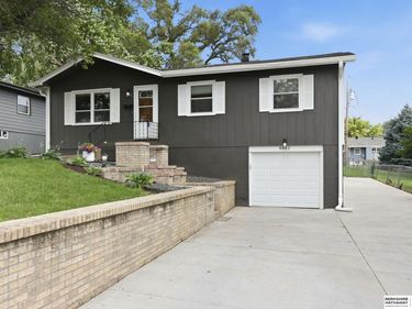 8222 Gold Street, Omaha, NE 68124