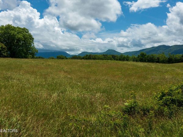 3506 Thomas Cross Rd, Sevierville, TN 37876
